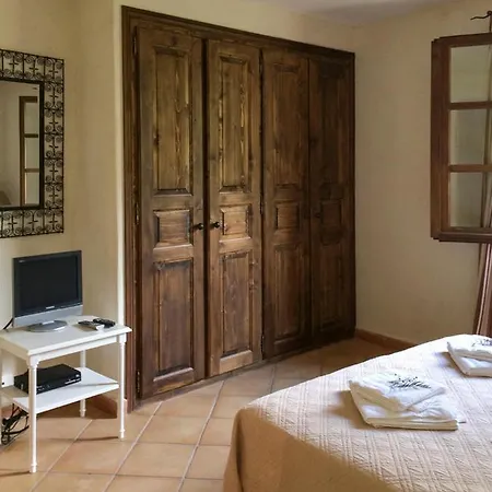 Sleeps 8 With Pool Air Con And Wifi *